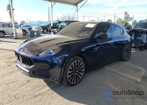 2023 Maserati Grecale Modena z USA, uszkodzony, nr VIN ZN682AVM1P7407811